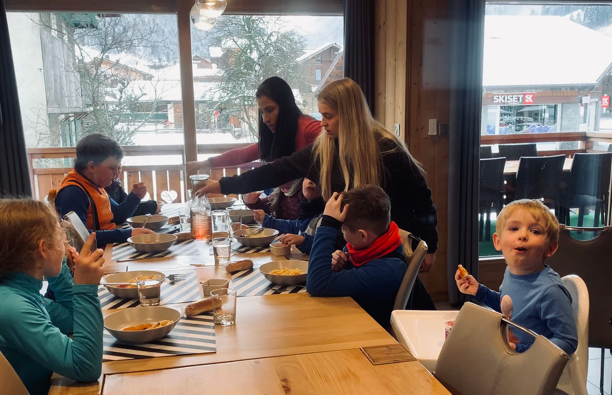 Alpine Resort Nannies Apres Ski Dinnertime