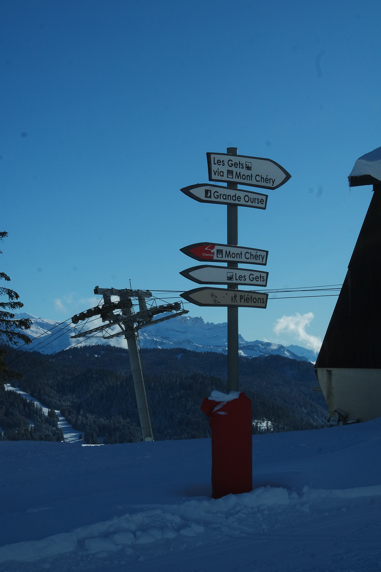 Alpine Resort Nannies Les Gets Piste Signs